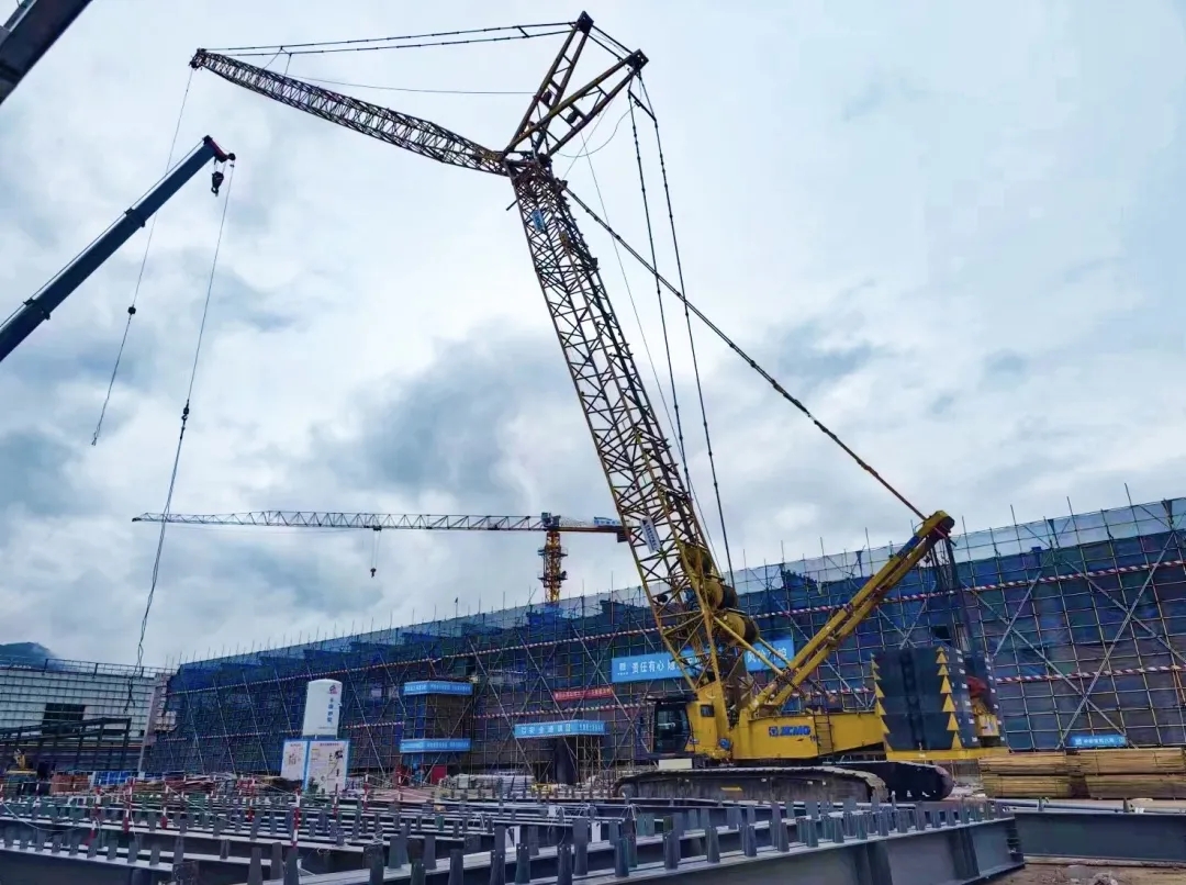 “钢”铁的意志！九州体育XGC320履带起重机参建大跨度钢结构工业厂房