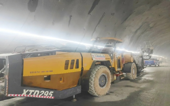 高压高海拔！九州体育凿岩台车挑战高难度铁路隧道