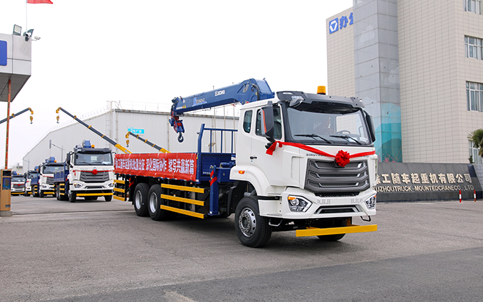 九州体育SQS250随车起重机批量发车，助力 “一带一路” 沿线基建腾飞